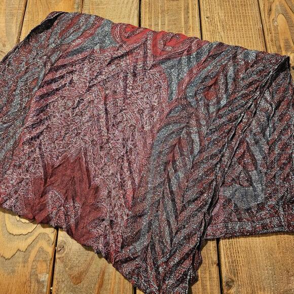 Elegant Red and Gray Paisley Scarf - Picture 2 of 5